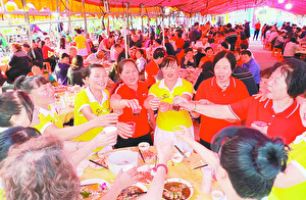 千人同赴宴 翁媼笑開顏